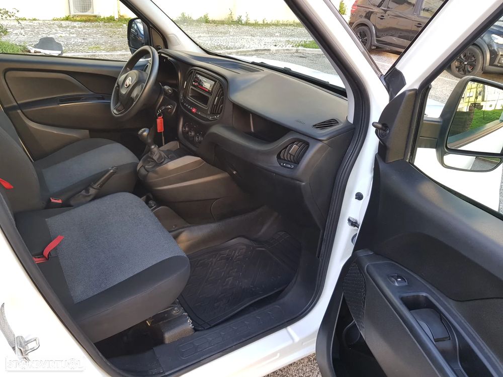 Fiat Doblo 3 Lugares - 35