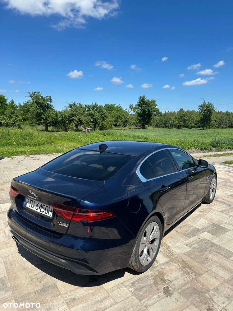 Jaguar XE - 4