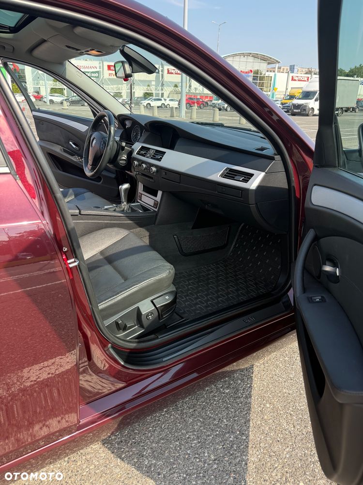 BMW Seria 5 525d - 15