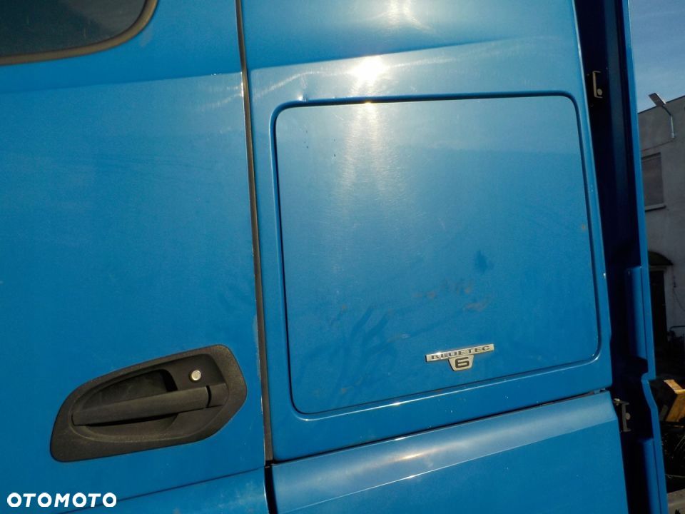 ACTROS MP4 DRZWICZKI SCHOWKA - 1