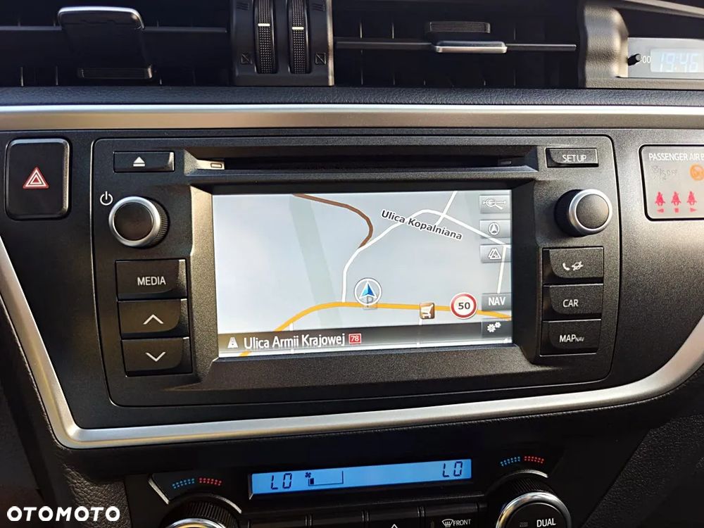 Toyota Auris 1.6 Premium Comfort MS - 17