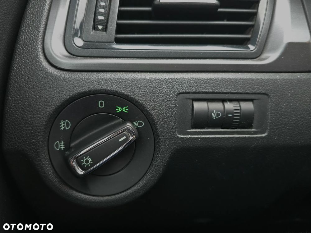 Skoda RAPID 1.2 TSI Ambition - 15