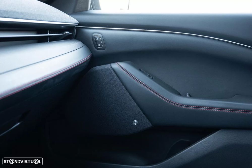 Ford Mustang Mach-E Premium AWD - 19