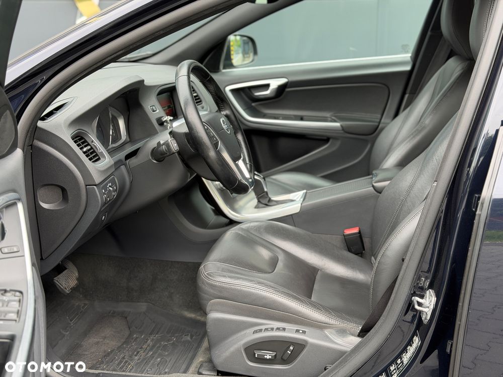 Volvo V60 D2 Geartronic Summum - 33