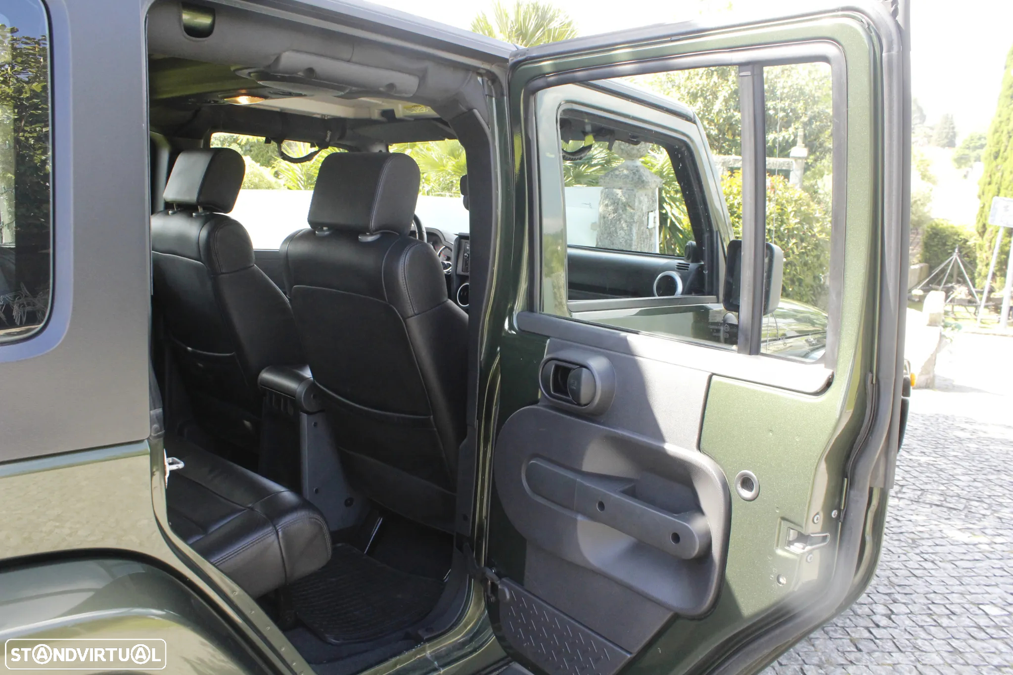 Jeep Wrangler Unlimited 2.8 CRD ATX Sahara - 25