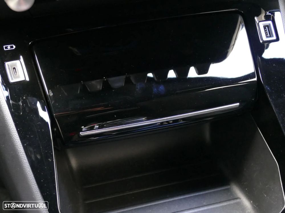 Peugeot 2008 1.2 PureTech Allure EAT8 - 21