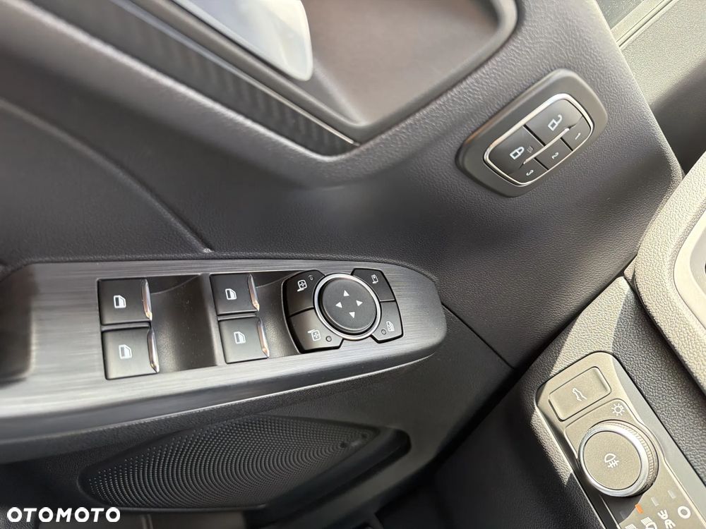 Ford Kuga 2.5 Duratec FHEV 4x4 ST-LINE X - 23