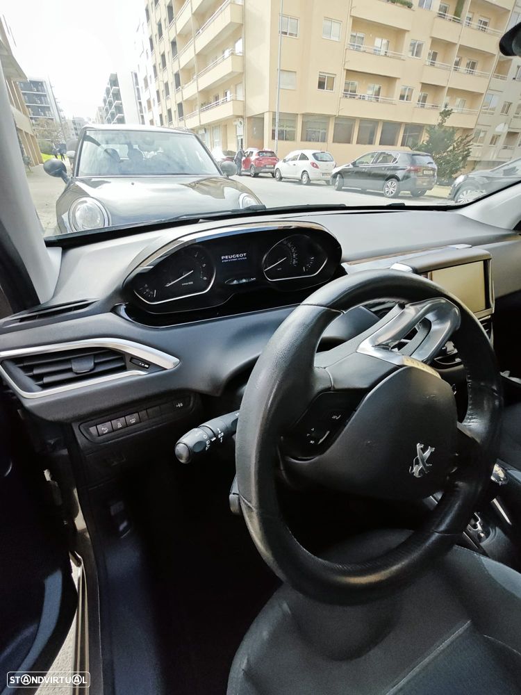 Peugeot 208 - 11