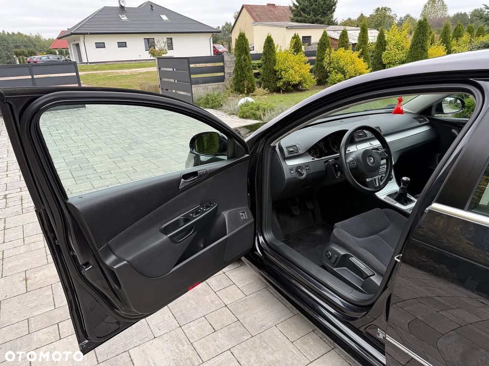 Volkswagen Passat 2.0 TDI Comfortline - 12