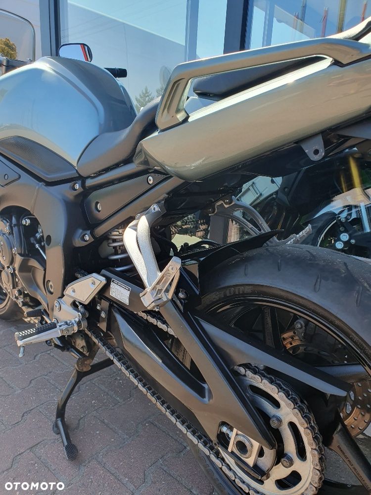 Yamaha FZ - 12