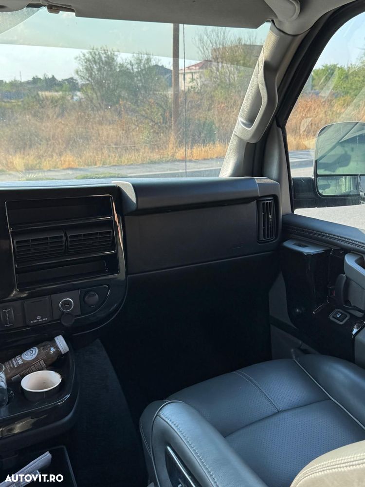 GMC Savana - 19