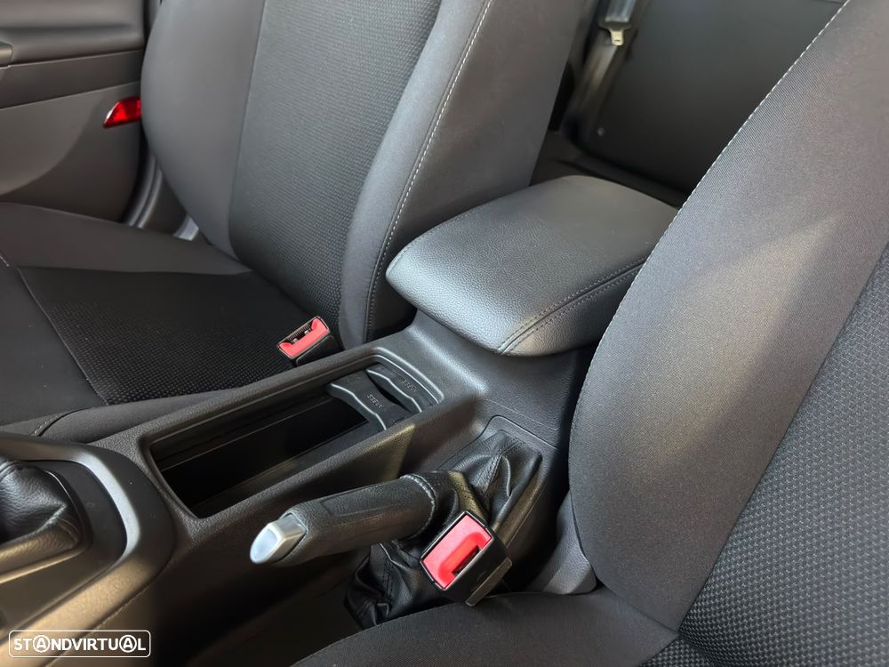 Ford Focus 1.0 EcoBoost Business - 27