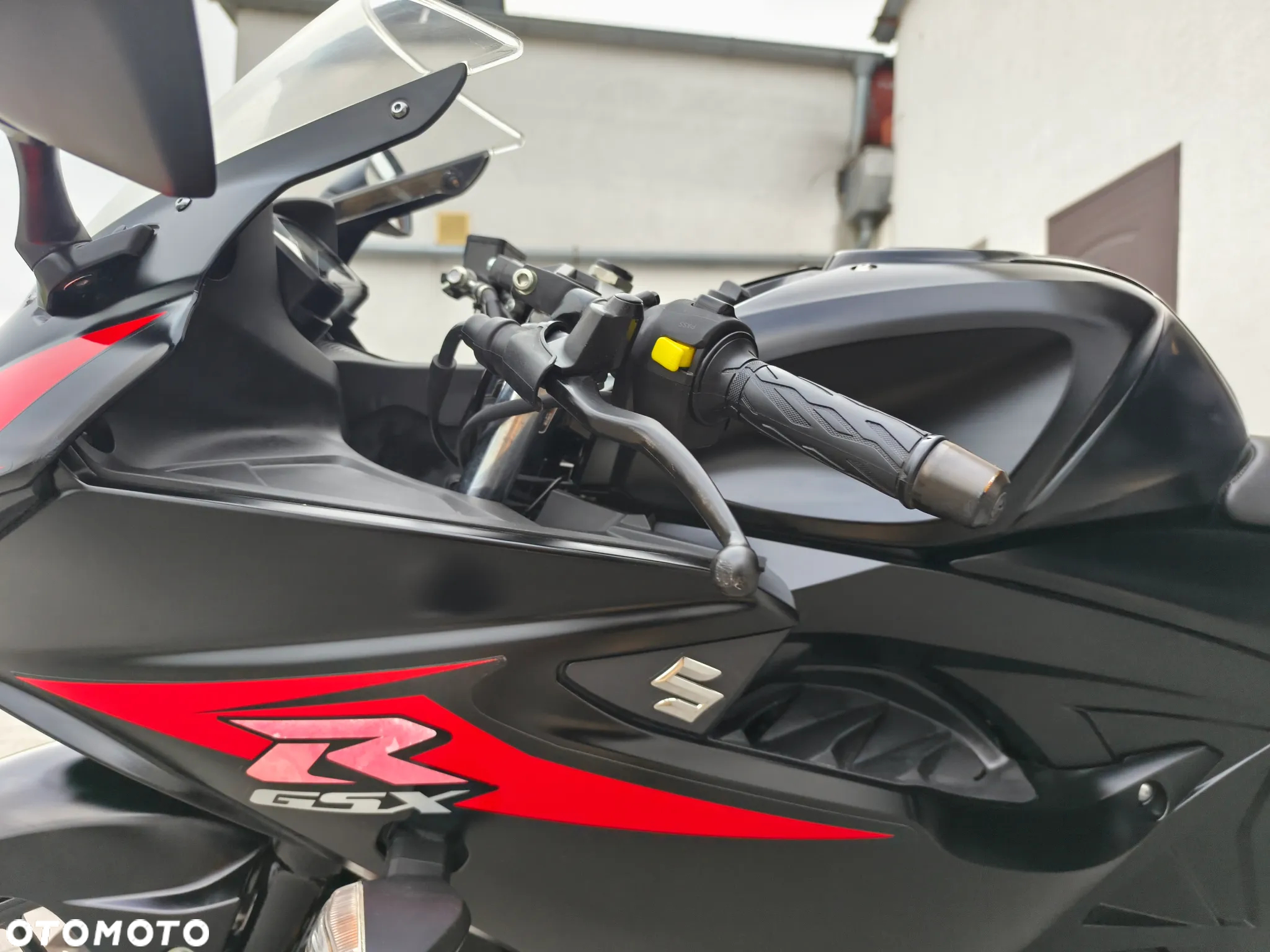 Suzuki GSX-R - 10