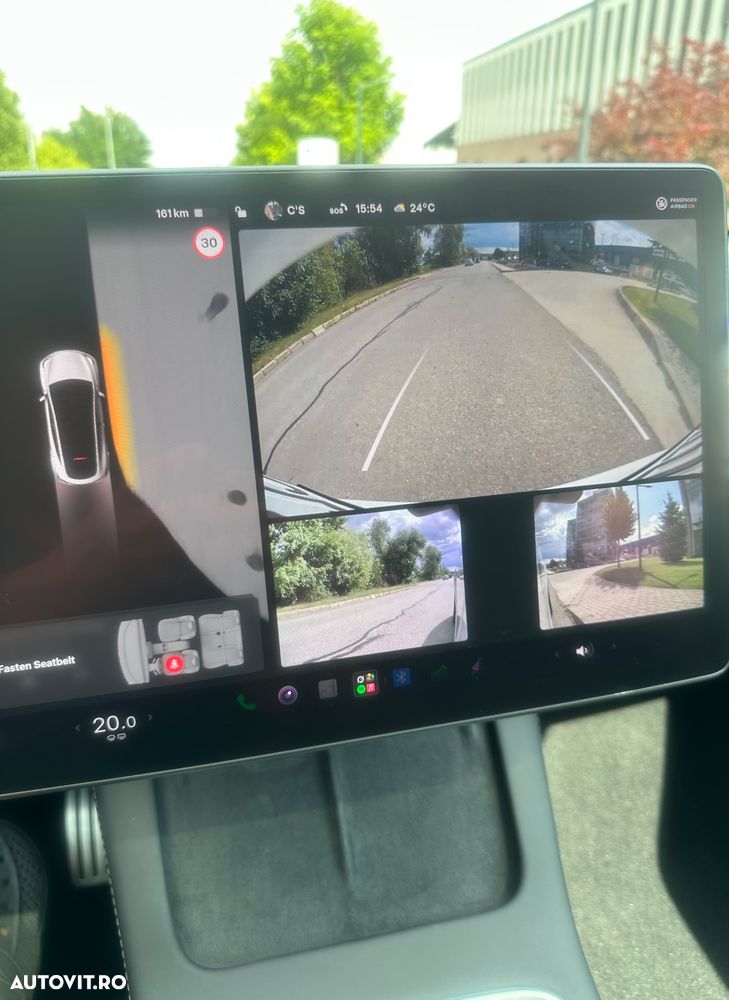 Tesla Model Y - 8