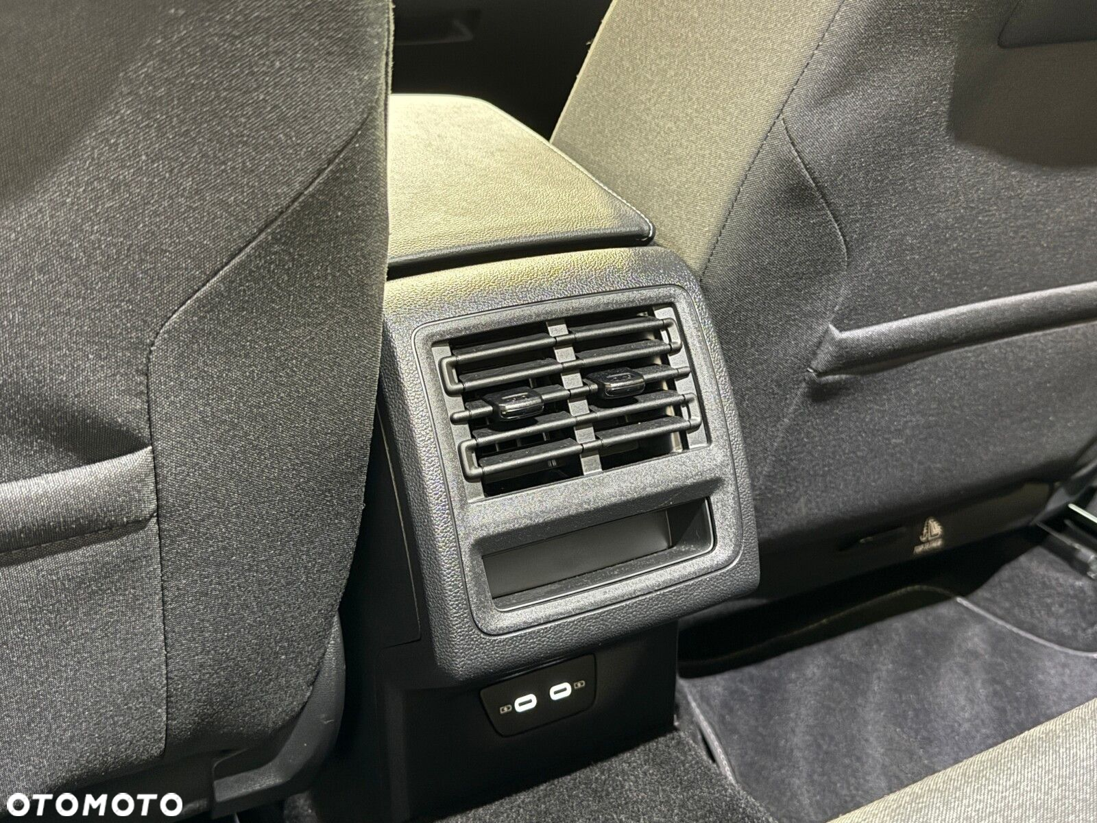 Volkswagen Golf - 24