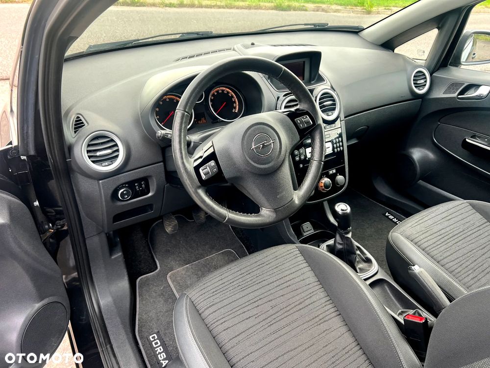 Opel Corsa 1.4 16V Cosmo - 11