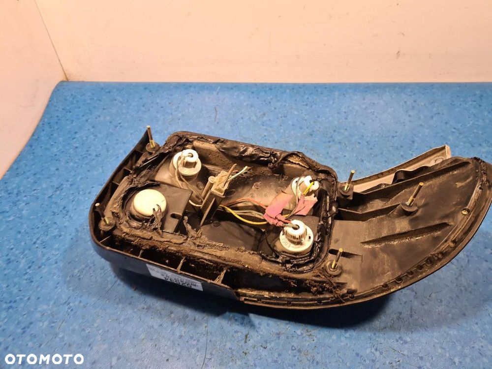 SUBARU IMPREZA I GC KOMBI LAMPA TYŁ PRAWA ZEWNĘTRZNA - 8