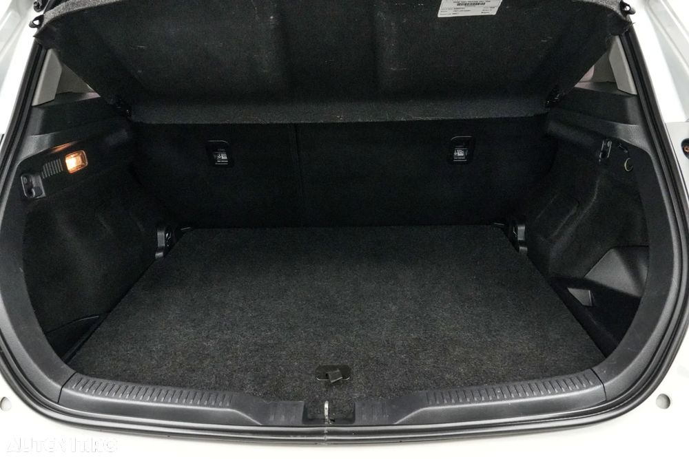 Toyota Auris 1.8 L VVT-i Sol + - 24