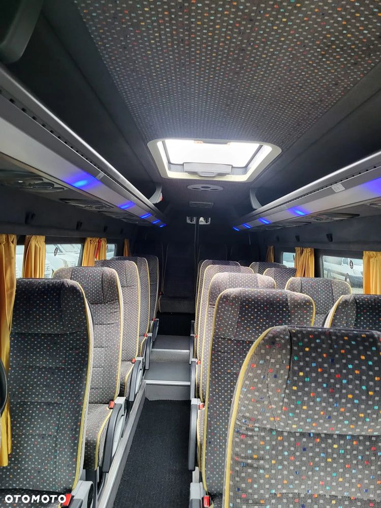 Volkswagen Crafter 24 - miejsca + 3 stojące - 10