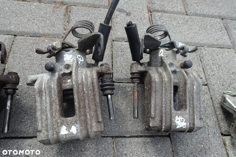 ZACISK TYLNY AUDI A4 B5 B6 B7 A6 C5 QUATTRO  A1 - 3