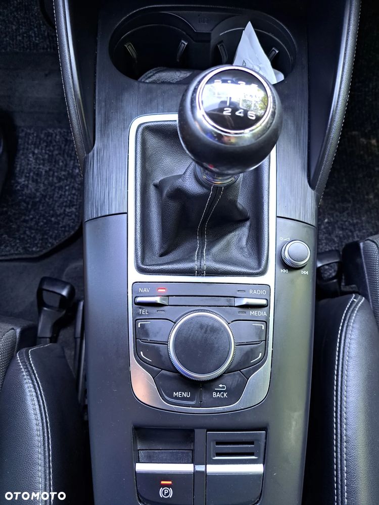 Audi A3 Sportback 1.6 TDI DPF S line Sportpaket - 12