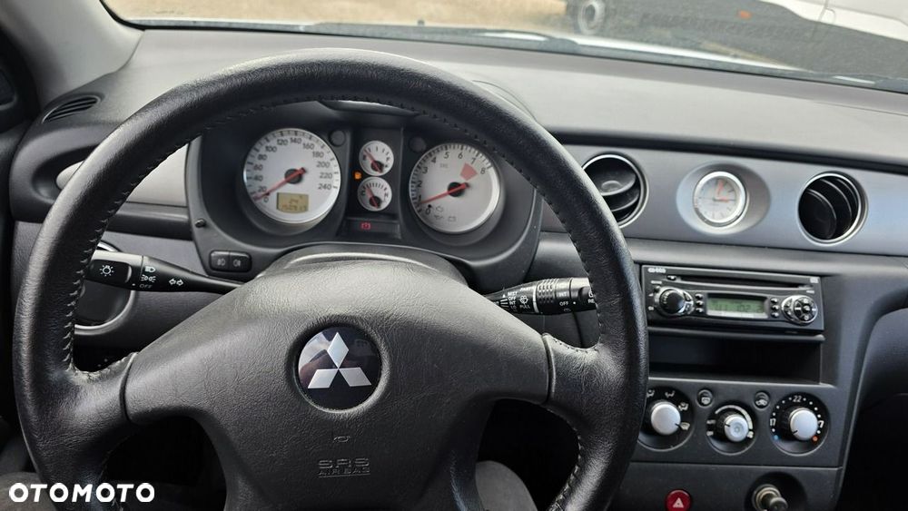 Mitsubishi Outlander - 10
