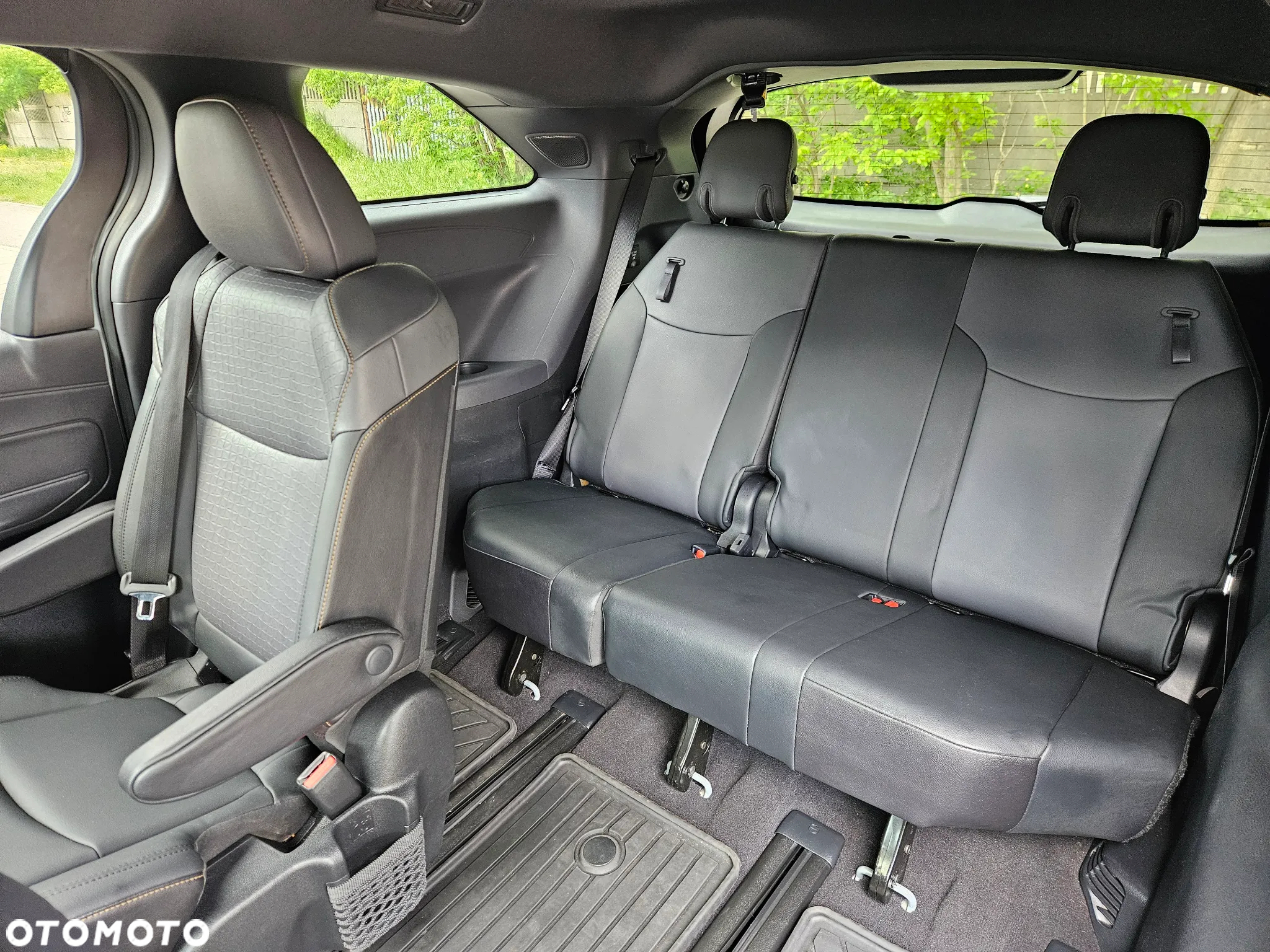 Toyota Sienna - 9
