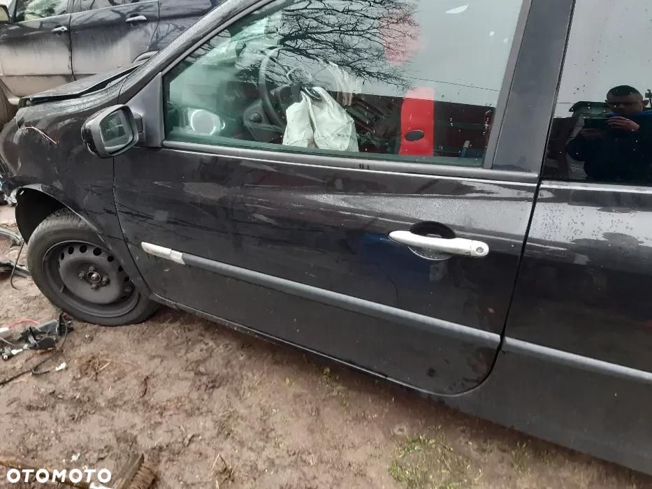 Clio III 3 drzwi NV676 BYDGOSZCZ - 1