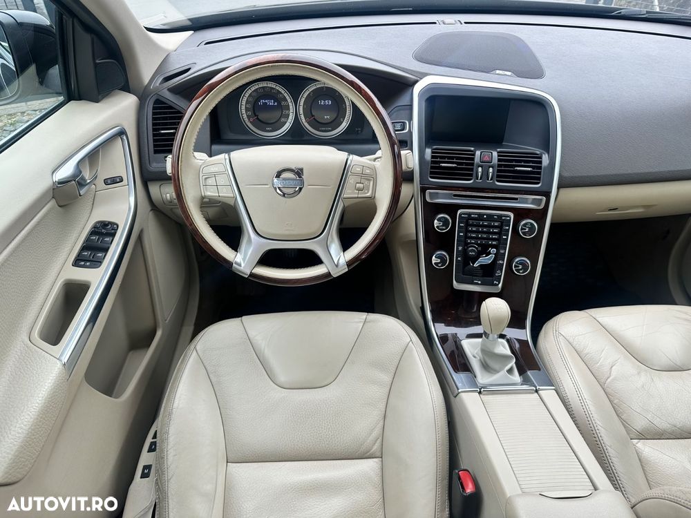 Volvo XC 60 D5 AWD Start-Stop Summum - 4