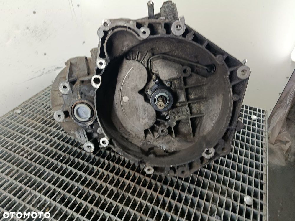 SKRZYNIA BIEGÓW MANUALNA 6 OPEL ZAFIRA B M32 1.9 CDTI - 1