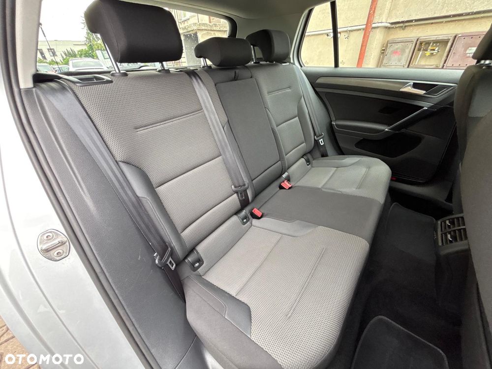 Volkswagen Golf - 23