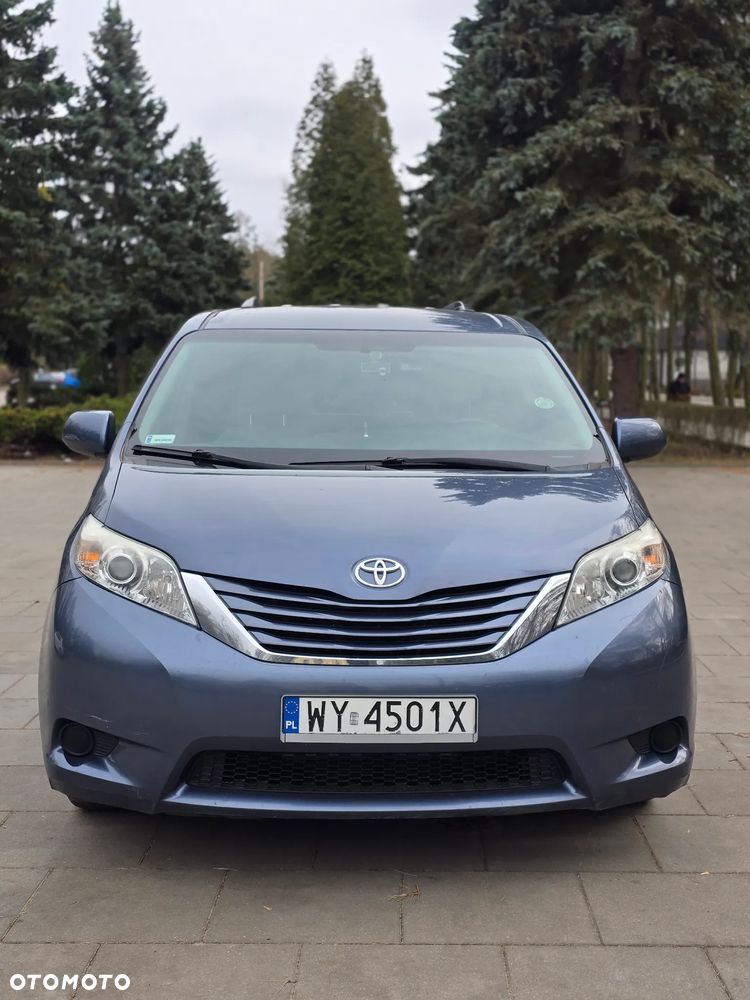 Toyota Sienna 3.5 V6 - 17