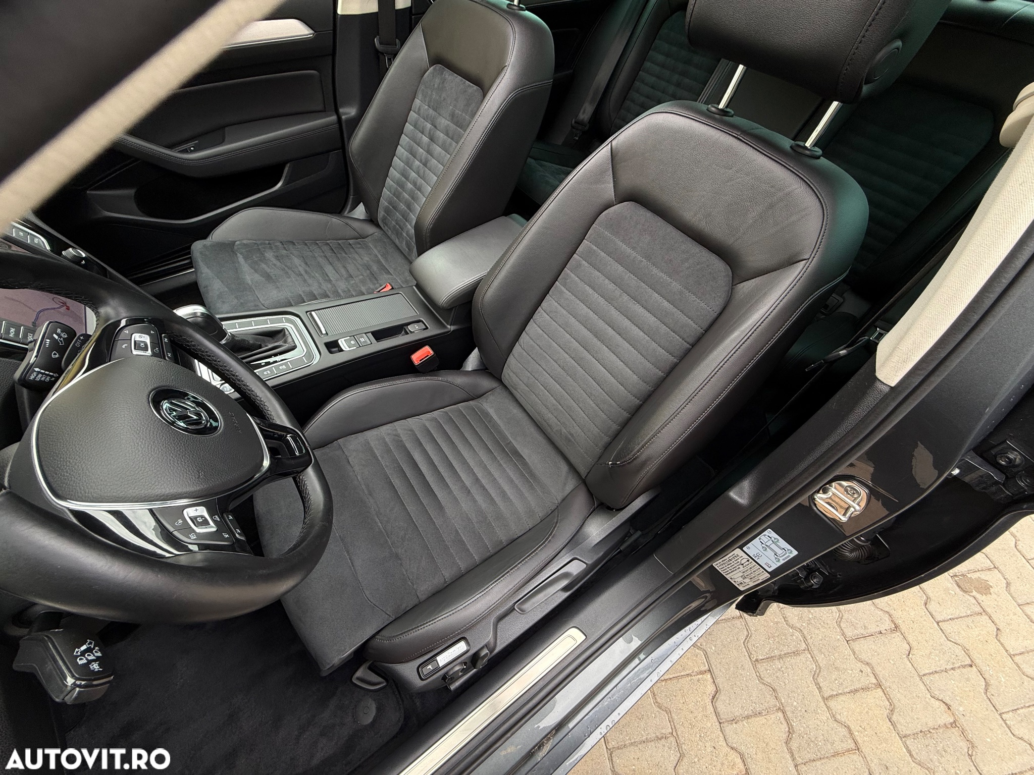 Volkswagen Passat 2.0 TDI DSG Highline - 13
