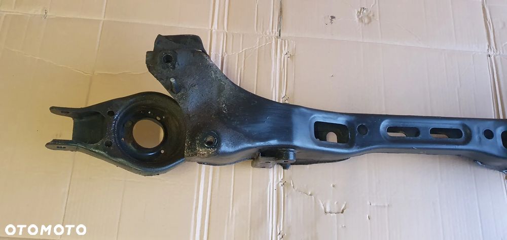 Oś tylna belka zawieszenia tył Hyundai I30 I - 2