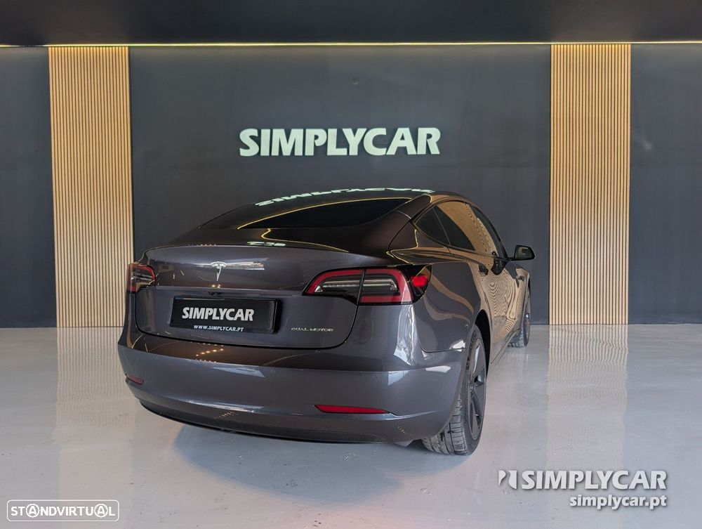 Tesla Model 3 - 4