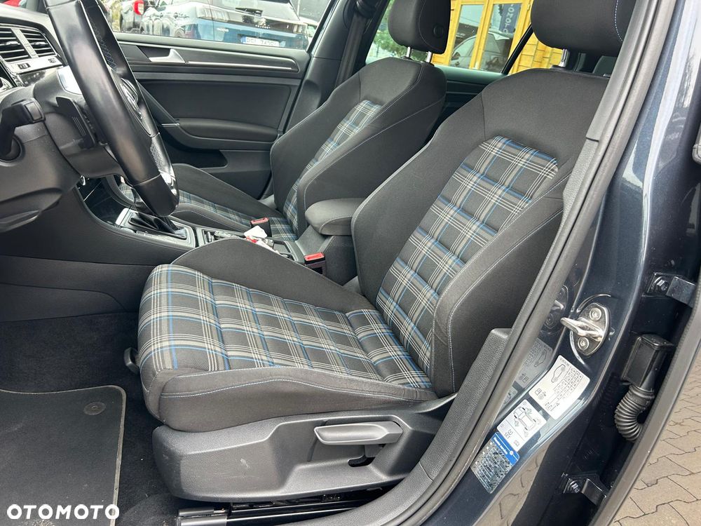 Volkswagen Golf - 20