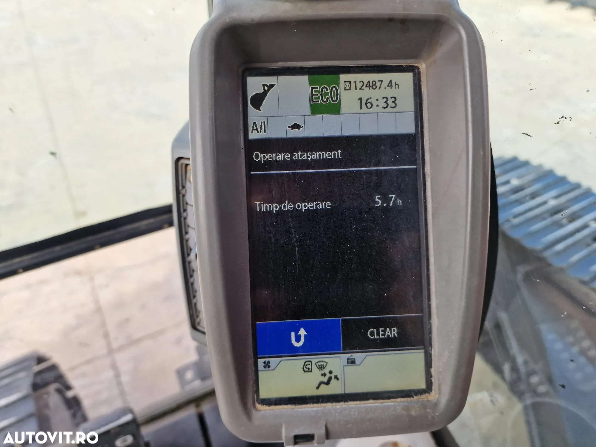 Hitachi ZX210, 23t, cupa 1,3mc NOUA, 12.487h-46900 Eur+Tva, camera spate, instalatia picon, 3 pompe hidraulice HITACHI, protectie acoperis cabina, AC, produs in JAPONIA, posibilitate leasing 46.900 EUR+Tva - 28