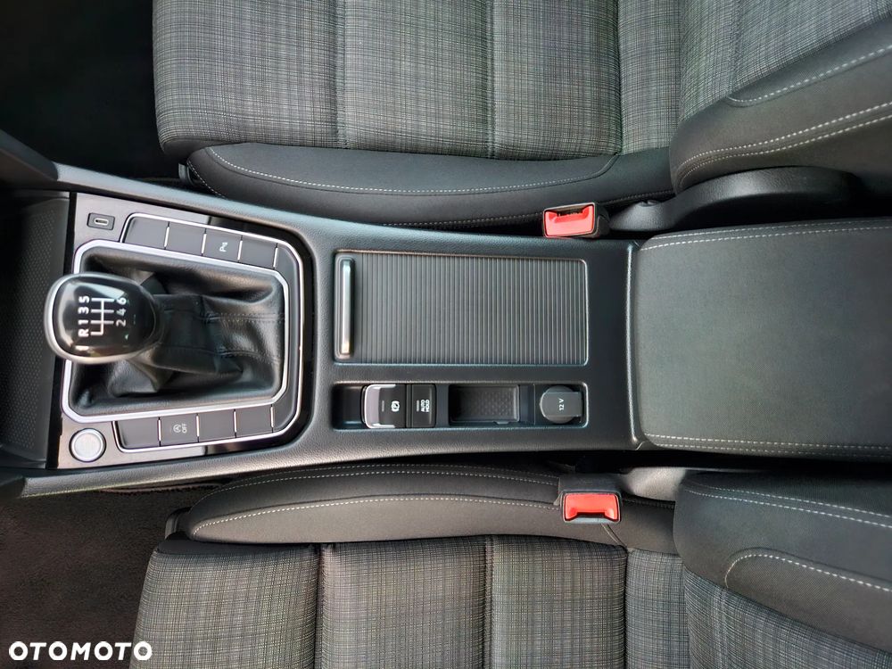 Volkswagen Passat 1.5 TSI EVO Business - 30