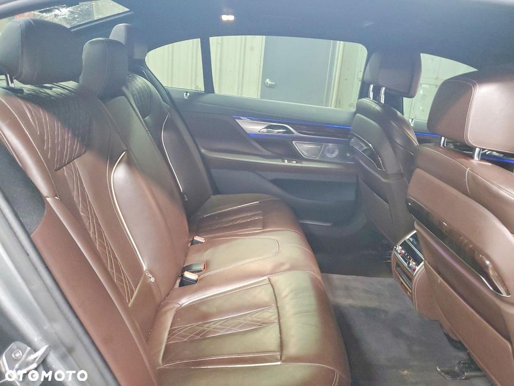 BMW Seria 7 750i xDrive Edition Exclusive - 10