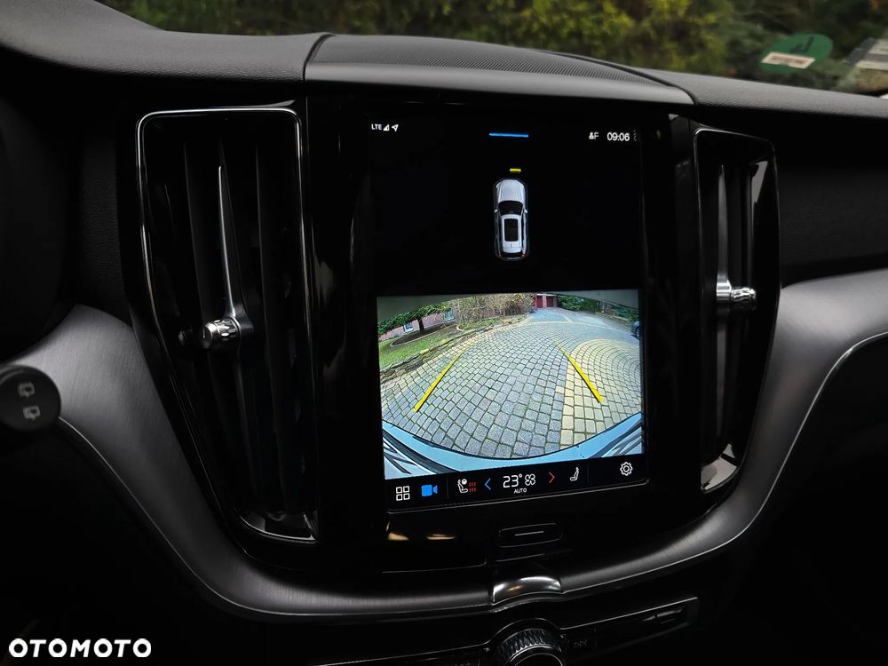 Volvo XC 60 B4 B Momentum Pro - 21