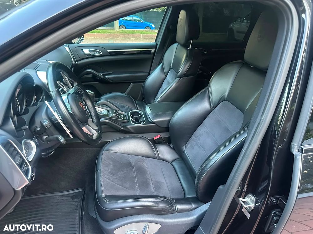 Porsche Cayenne Platinum Edition - 32