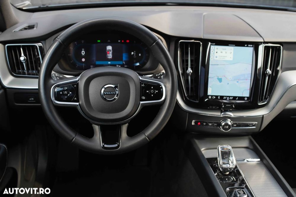 Volvo XC 60 B4 MHEV AT AWD Plus Dark - 26