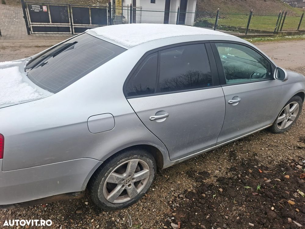 Volkswagen Jetta 1.6 Comfortline - 3