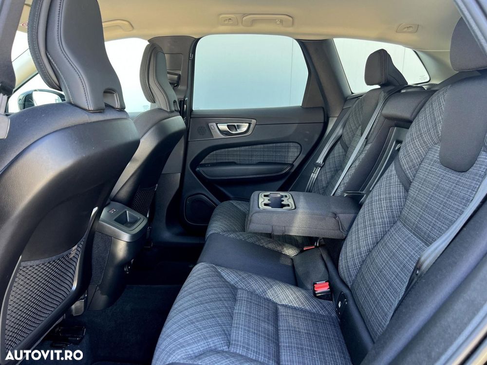 Volvo XC 60 B4 MHEV AT AWD Core - 33