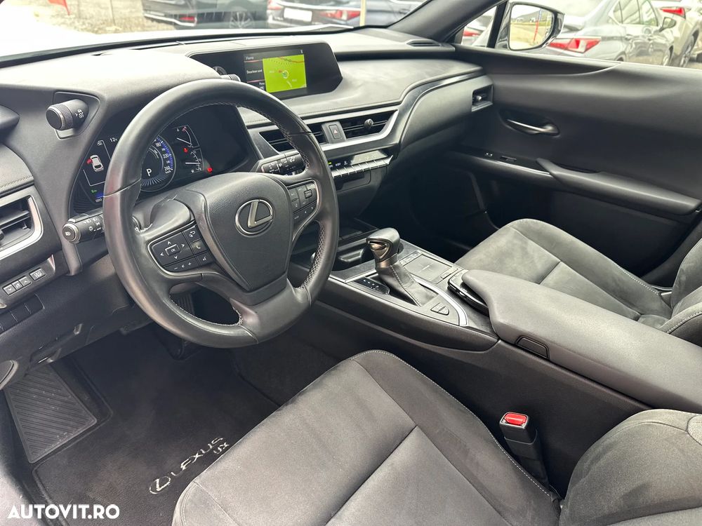 Lexus UX 250h Business Edition - 12