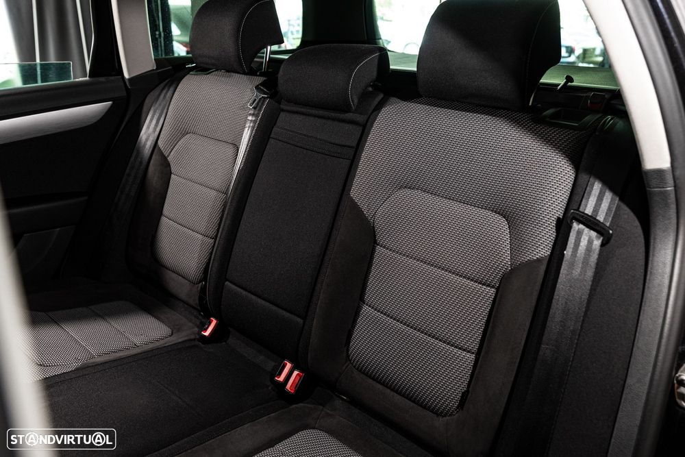 VW Passat Alltrack - 24
