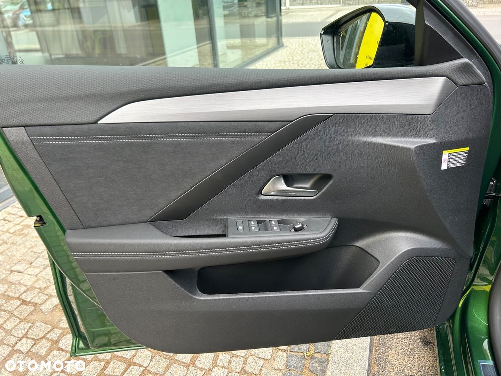 Opel Astra 1.2 T mHEV Ultimate S&S eDTC - 19