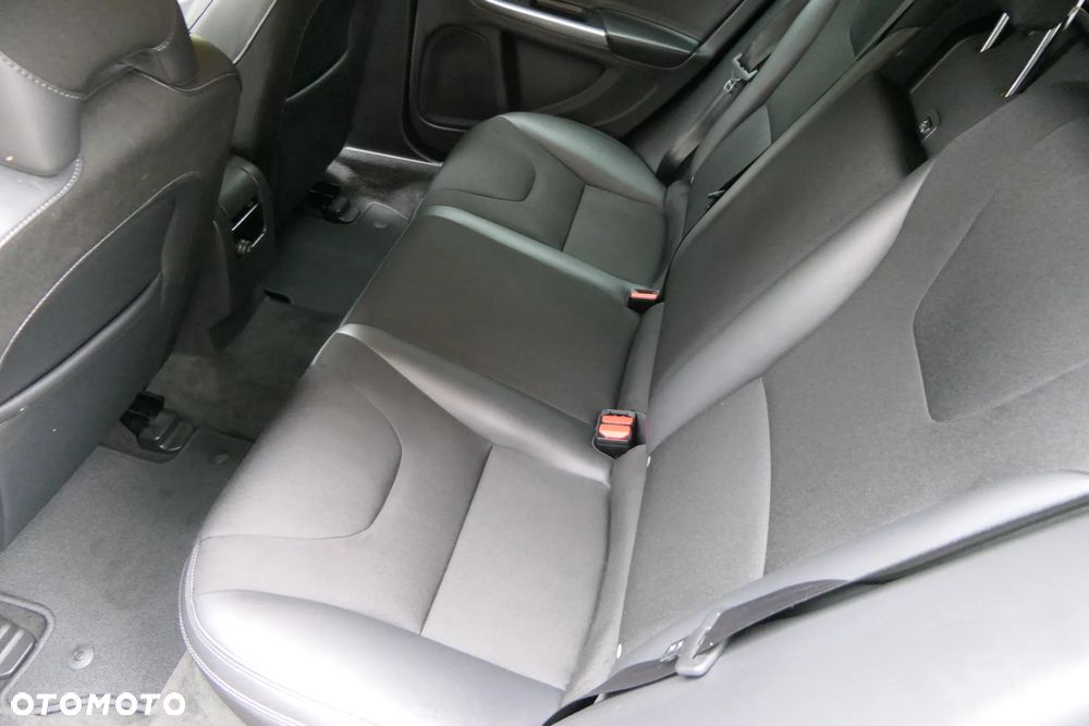 Volvo V60 D2 Drive-E Momentum - 21