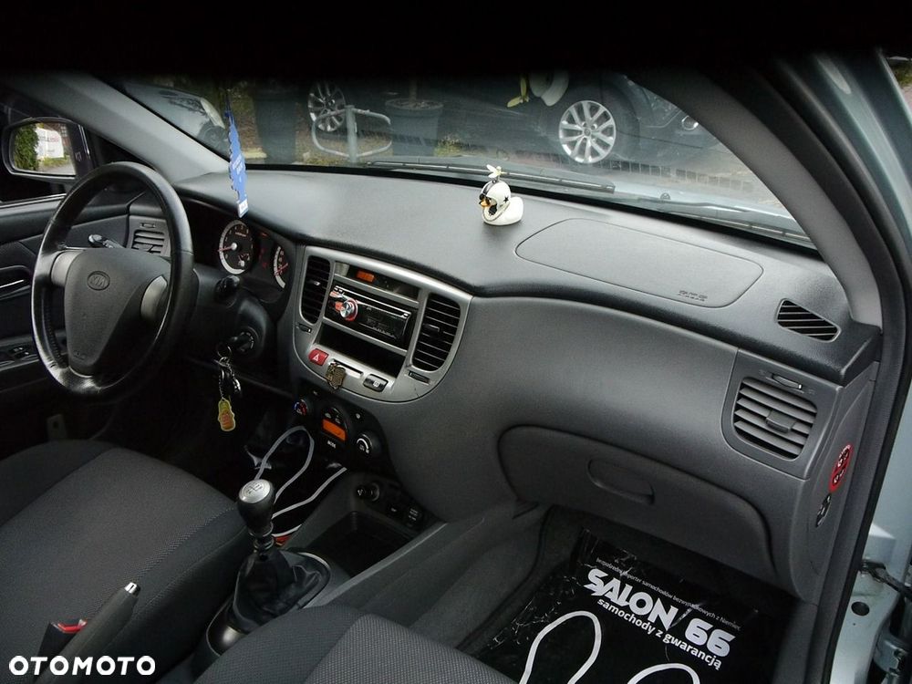 Kia Rio 1.6 EX - 23