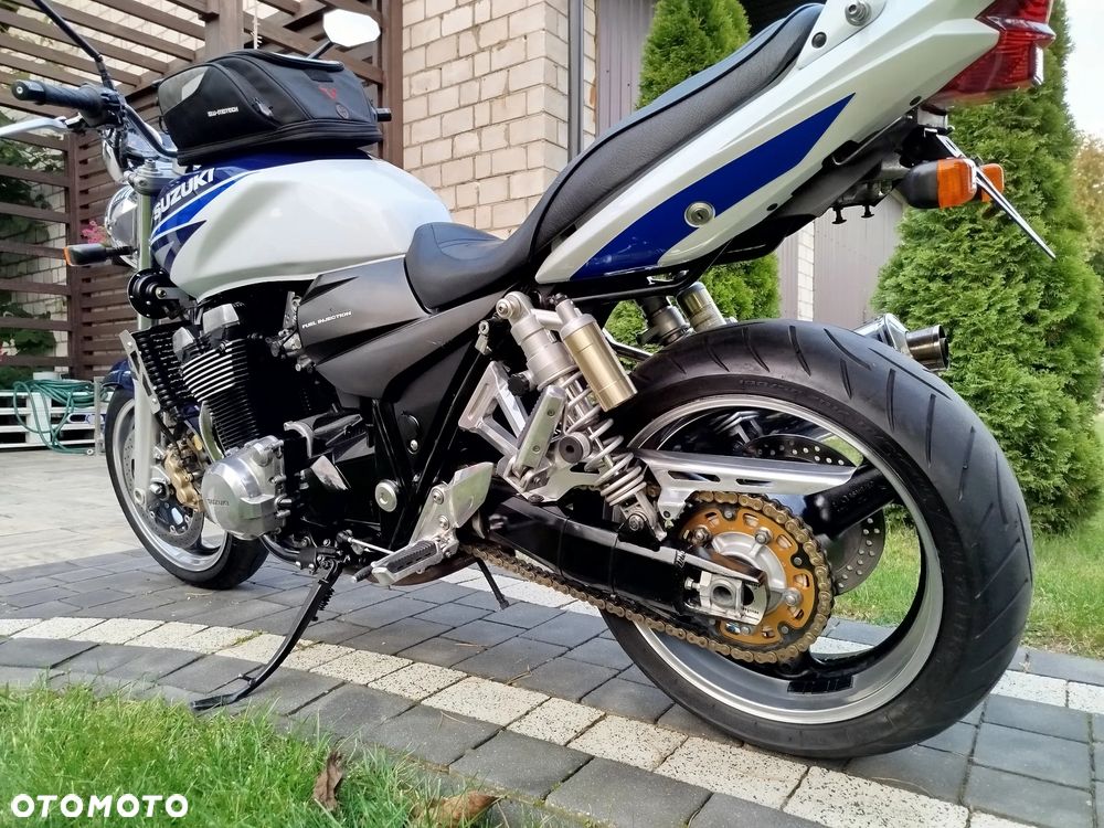 Suzuki GSX - 6